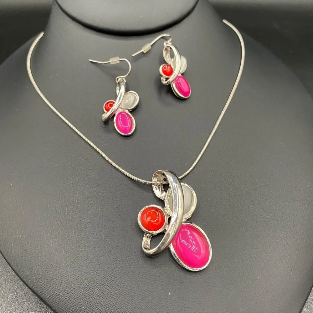 Abstract Pink White Silver Tone Necklace and Pierced Earring Set